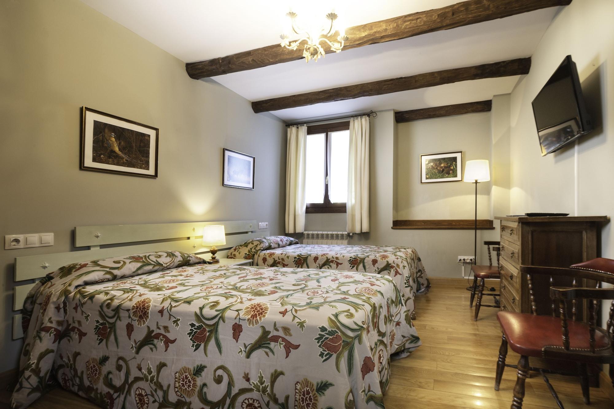 Conde Aznar Hotel Jaca Exterior foto
