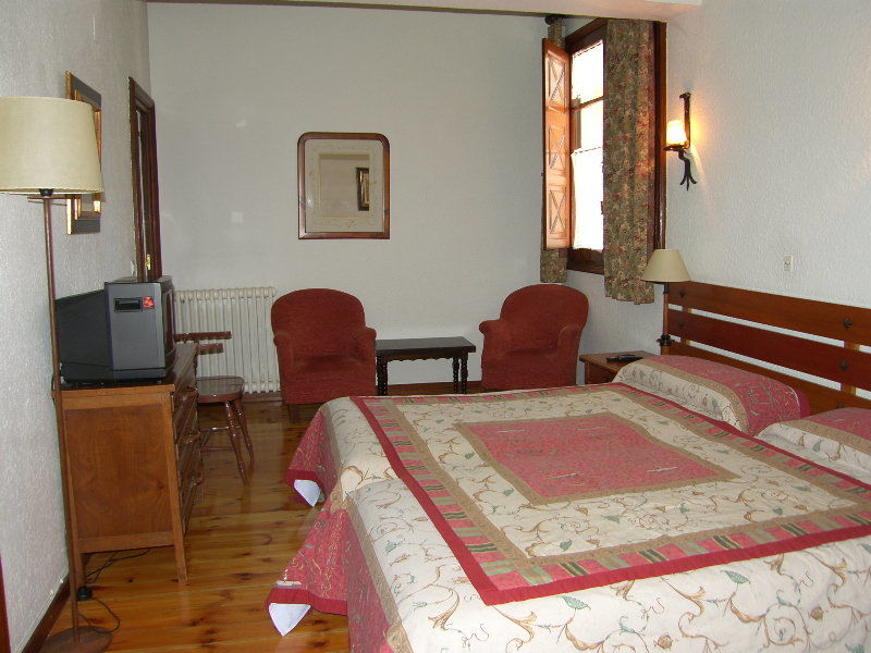 Conde Aznar Hotel Jaca Exterior foto